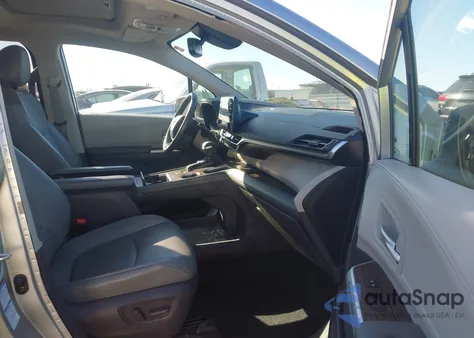 2021 Toyota Sienna Xle z USA, uszkodzony, nr VIN 5TDJSKFC5MS009341